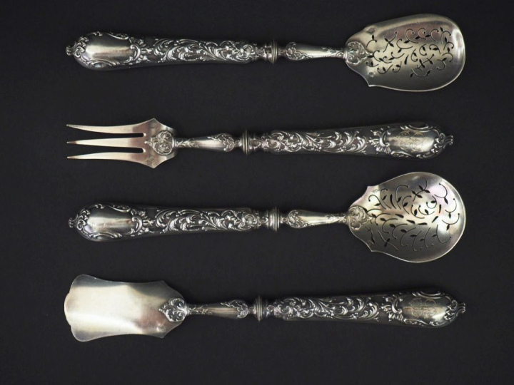 Nécessaire à douceurs Napoléon III de style Louis XVI en argent 925, p