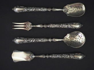 Vente aux enchères Nécessaire à douceurs Napoléon III de style Louis XVI en argent 925, p