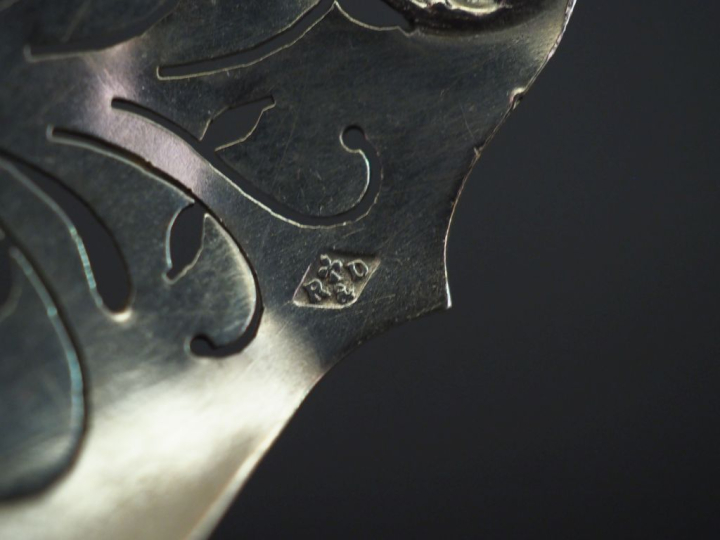 Nécessaire à douceurs Napoléon III de style Louis XVI en argent 925, p