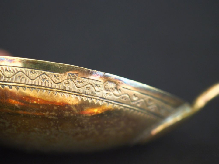 Ensemble comprenant :  - une pelle à tarte en argent, poinçon cygne, à