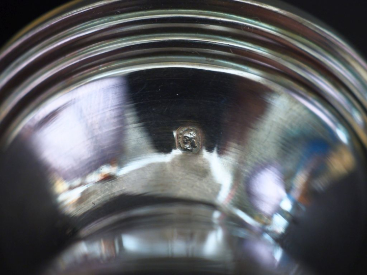 Coquetier sur piédouche et sa cuillère de style Art déco en argent 925
