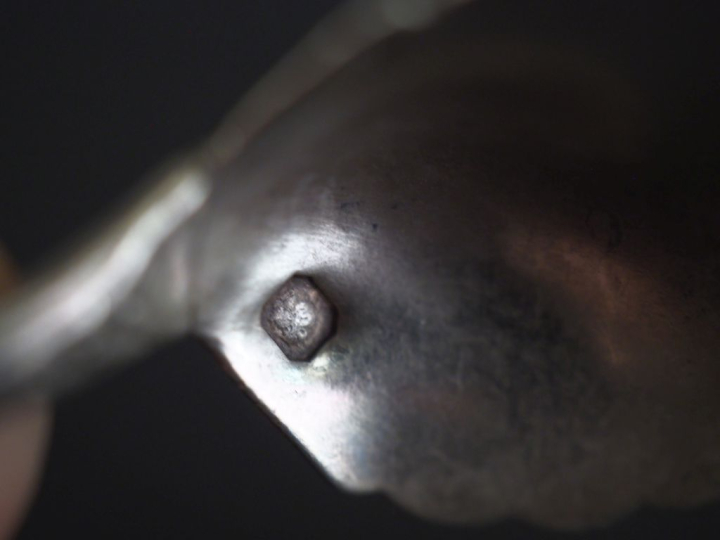 Ensemble comprenant :  - un couteau à beurre en argent 925, poinçon Mi