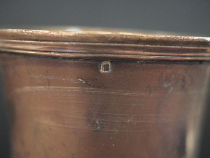 Ensembe comprenant :  - une timbale en argent 925, poinçon Minerve, à 