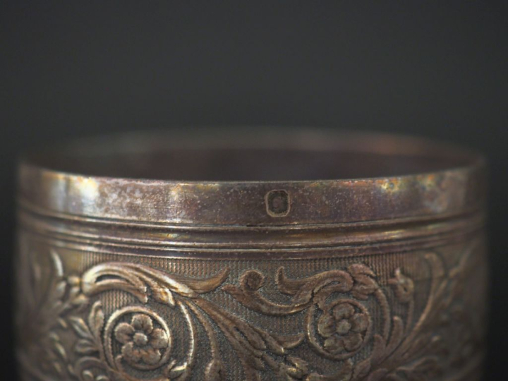 Ensemble comprenant :  - une timbale en argent 925, poinçon Minerve, à