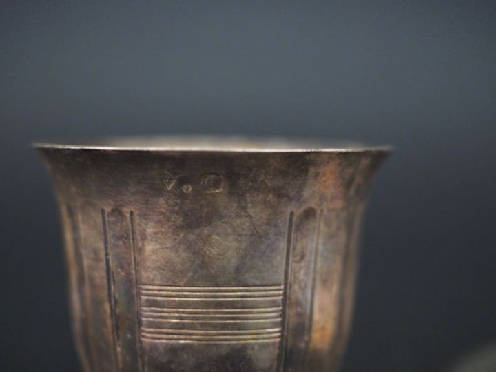 Coquetier de style Louis XVI en argent 925, poinçon Minerve, à décor d