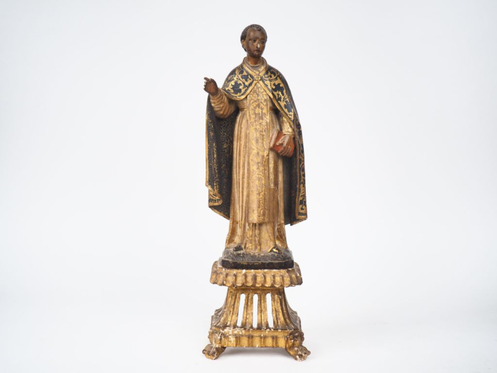 Sujet fin XVIIIème en bois doré et laqué "Saint au livre", les yeux en