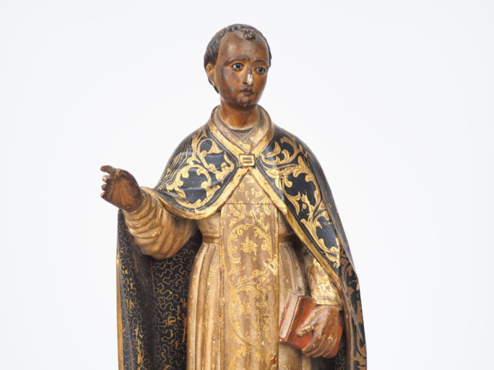 Sujet fin XVIIIème en bois doré et laqué "Saint au livre", les yeux en