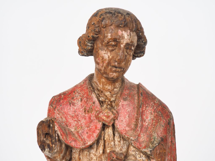 Ecole française XVIIème. "Saint personnage" en bois sculpté polychrome