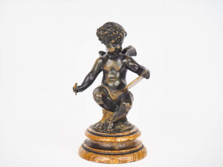 KLEY.  "amour" Sculpture en bronze patiné et doré, sur un socle en ony