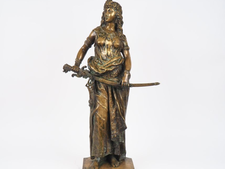 Ch. LEVY.  "Salomé" Sculpture en bronze  Signée  (dépatinée) H. 85 cm
