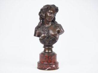 Vente aux enchères CLESINGER.  "bacchanale en buste". Sujet en bronze à patine brune. Sig