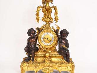 Vente aux enchères Superbe pendule de cheminée Napoléon III en bronze patiné et doré, à d