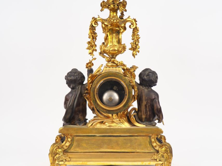 Superbe pendule de cheminée Napoléon III en bronze patiné et doré, à d