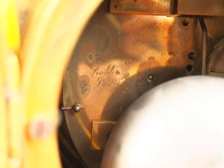 Superbe pendule de cheminée Napoléon III en bronze patiné et doré, à d