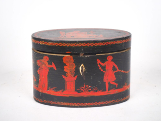 Vente aux enchères Boite ovale Empire à décor peint en rouge et noir de style étrusque, f