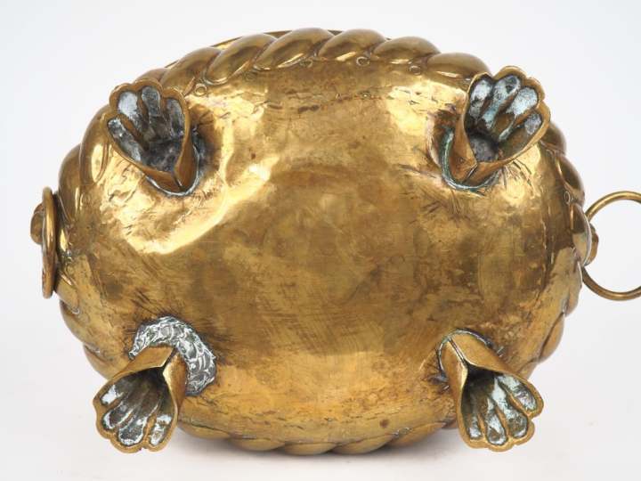 Jardinière Louis XIV en laiton, à décor de godrons, de griffes et de m