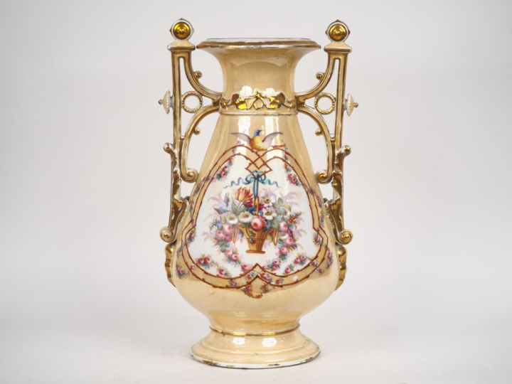 Grand vase à anses Napoléon III en porcelaine de Paris, à décor polych