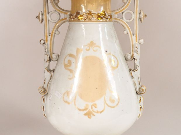 Grand vase à anses Napoléon III en porcelaine de Paris, à décor polych