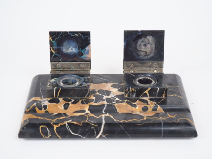 Encrier Art Déco en marbre portor. Dim. 7 x 24 x 15 cm