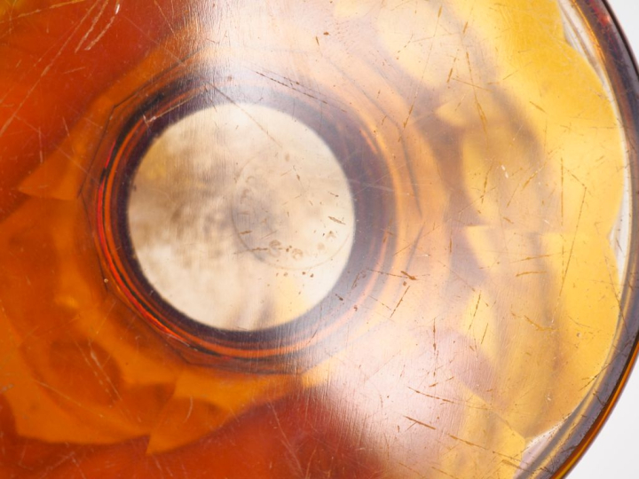 Vase en cristal bicolore de Bohème, décor taillé de fleurs, jaune et t