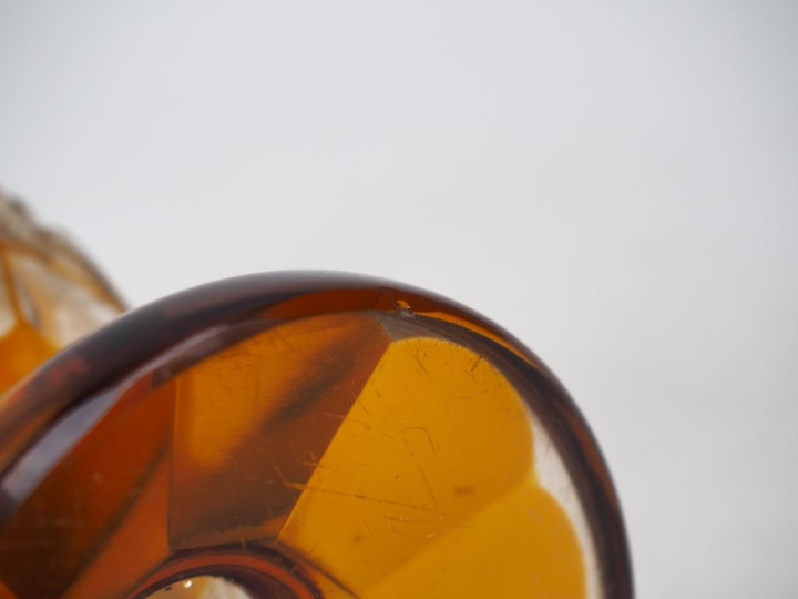 Vase en cristal bicolore de Bohème, décor taillé de fleurs, jaune et t