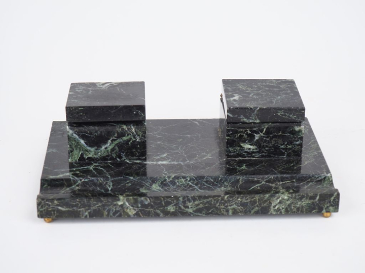 Encrier Art Déco en marbre vert des Alpes. Dim. 8 x 25,5 x 16 cm