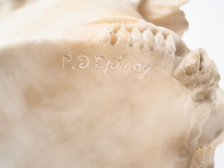 Charles PROSPER d'EPINAY. "Elégante". Sculpture en albâtre. Signée. H.