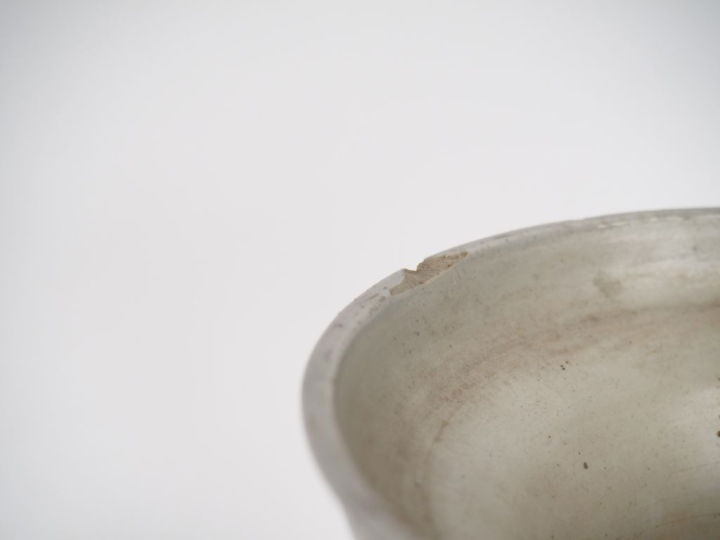 Paire de vases Napoléon III en porcelaine céladon à décor de griffon e