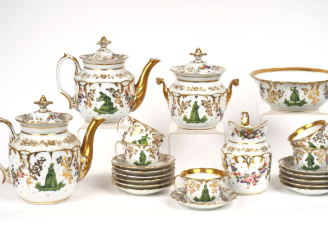 Vente aux enchères Service à thé Napoléon III en porcelaine de Paris, à décor de personna