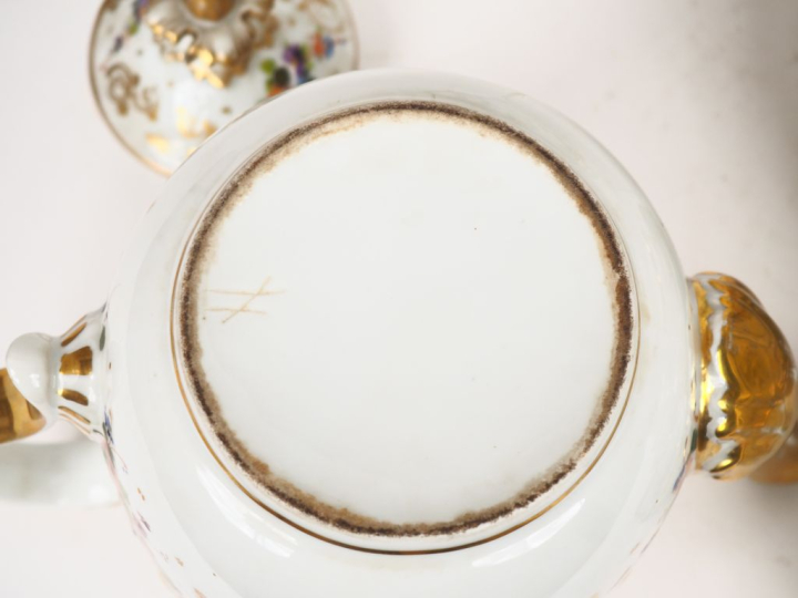 Service à thé Napoléon III en porcelaine de Paris, à décor de personna