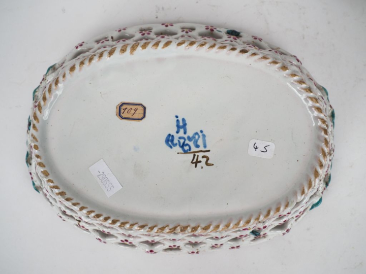 Corbeille XVIIIème en faience de Strasbourg, décor à la rose manganèse