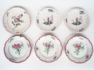 Vente aux enchères Paire d'assiettes creuses fin XVIIIème début XIXème en faience de l'Es