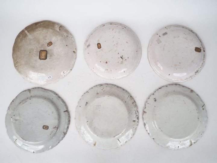 Paire d'assiettes creuses fin XVIIIème début XIXème en faience de l'Es