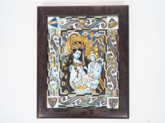 Vente aux enchères Plaque 1900 en faience polychrome "Vierge couronnée à l'enfant". Dim.3