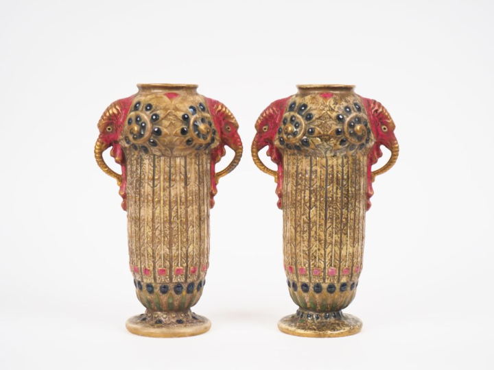 AMPHORA.  Paire de vases Art Déco en céramique polychrome à décor de f