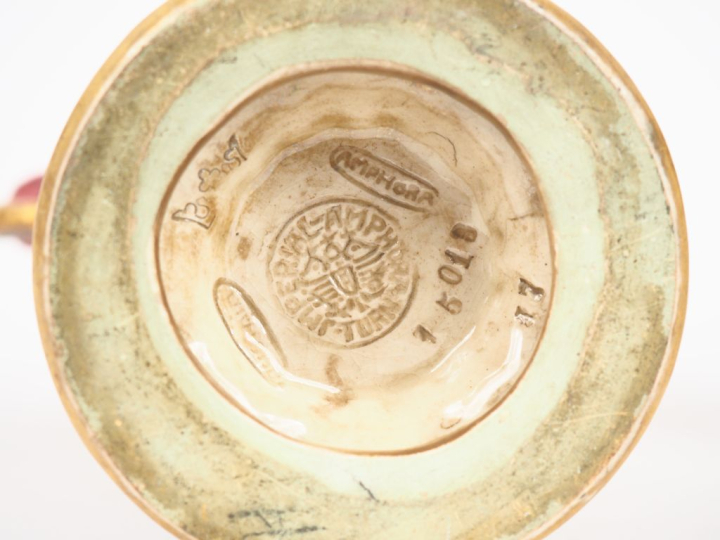 AMPHORA.  Paire de vases Art Déco en céramique polychrome à décor de f