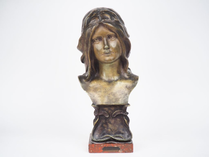 LILLI FINZELBERG. Sculpture Art Nouveau en stuc patiné à l'imitation d