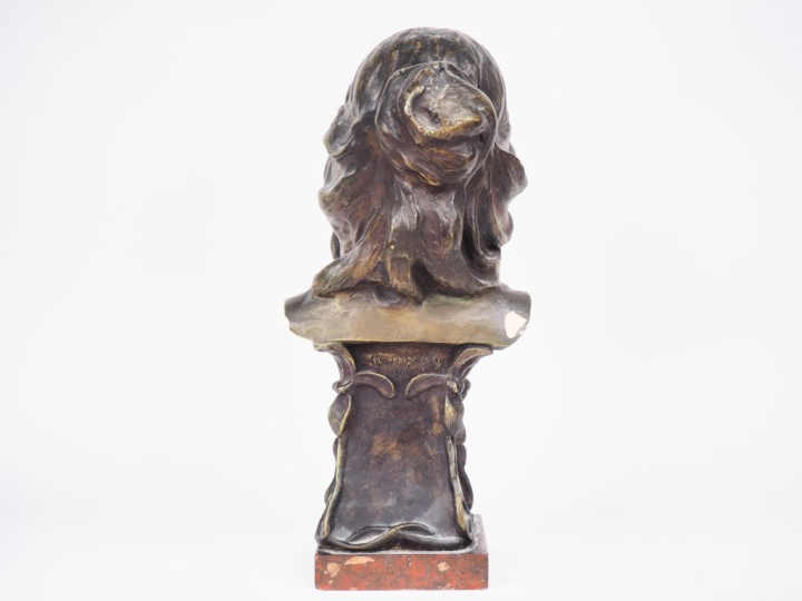 LILLI FINZELBERG. Sculpture Art Nouveau en stuc patiné à l'imitation d