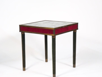 Vente aux enchères Table à jeux 1940 piétement et ceinture gainés de velours, plateau à l