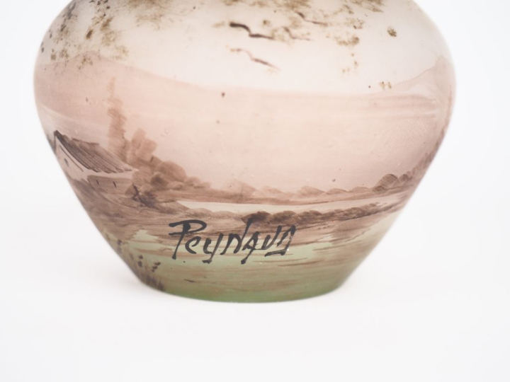 REYNAUD.  Vase 1900 en verre peint polychrome. Signé H. 6 cm