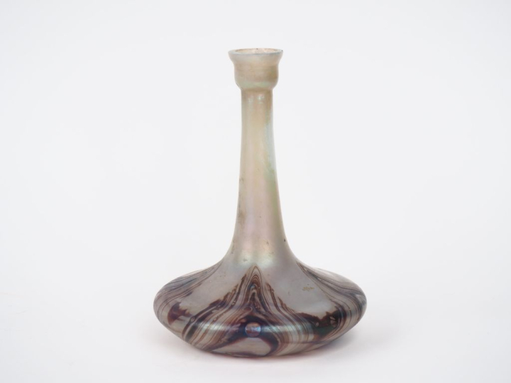 Soliflore 1900 en verre mélé dans le goût de Leutz. H. 18 cm