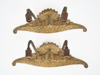 Vente aux enchères Paire d'appliques doubles en bronze Art Déco à décor de paon. Dim. 14 