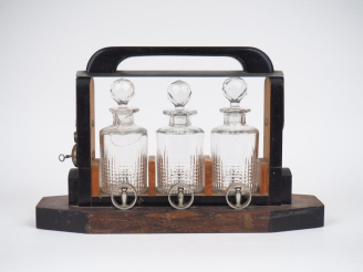 Vente aux enchères Cave à liqueur Art Déco en palissandre, bois noirci et cristal, flacon