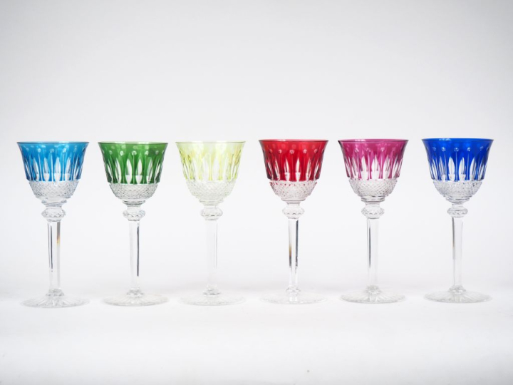 SAINT-LOUIS. 6 verres en cristal taillé bicolores. Signés. H. 20 cm (u