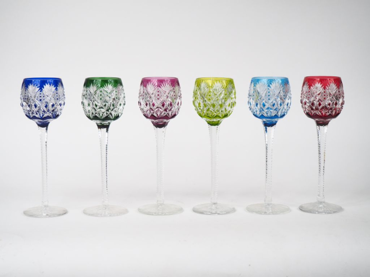 SAINT-LOUIS.  Suite de 6 verres à vin du Rhin en cristal taillé bicolo