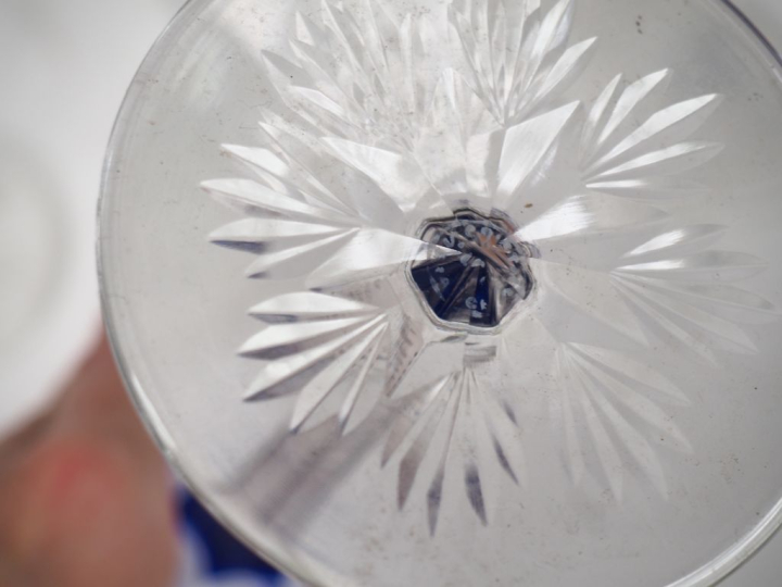 SAINT-LOUIS.  Suite de 6 verres à vin du Rhin en cristal taillé bicolo