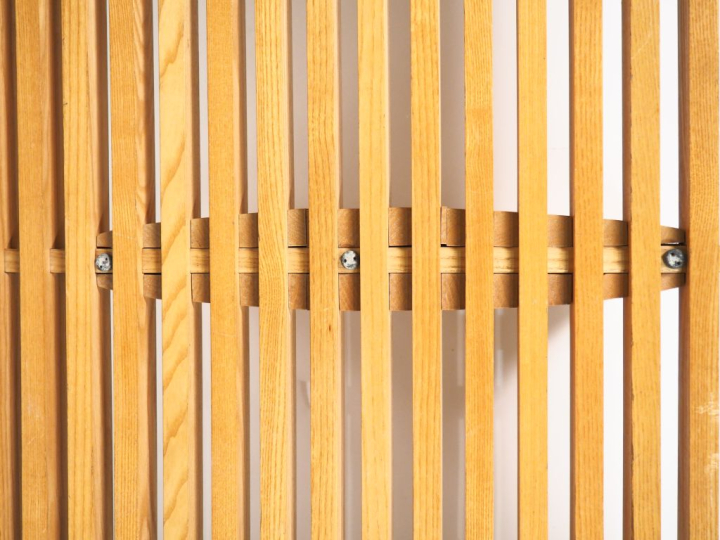 Charlotte PERRIAND.  Banquette "Tokyo" en frêne. Modèle créé en 1954 c