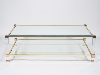 Vente aux enchères Pierre VANDEL.  Table basse rectangulaire en métal et composition. Dim