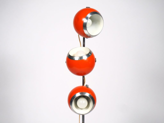 Vente aux enchères Lampadaire 1970 en métal laqué orange et chromé, éclairant à trois lum
