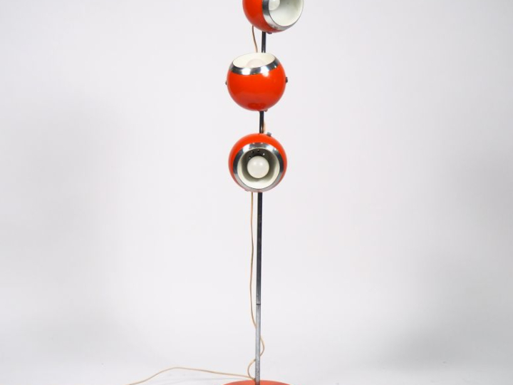Lampadaire 1970 en métal laqué orange et chromé, éclairant à trois lum
